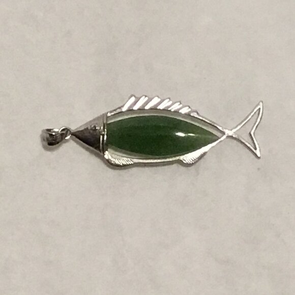 Very lovely sterling silver & jade fish pendant - Picture 1 of 6